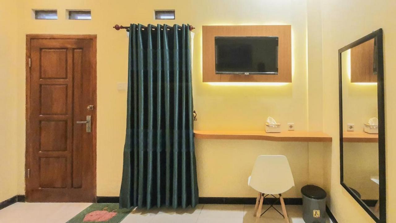Urbanview Hotel Sakura Kampung Inggris Pare By Reddoorz Exterior foto