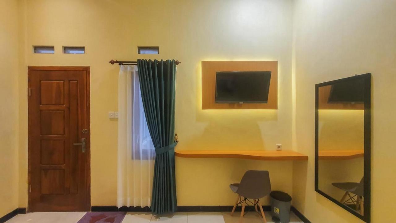 Urbanview Hotel Sakura Kampung Inggris Pare By Reddoorz Exterior foto
