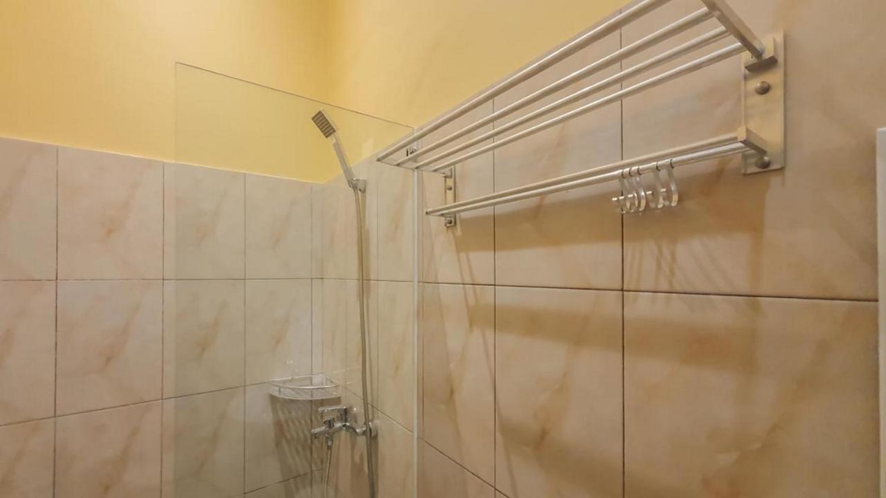 Urbanview Hotel Sakura Kampung Inggris Pare By Reddoorz Exterior foto
