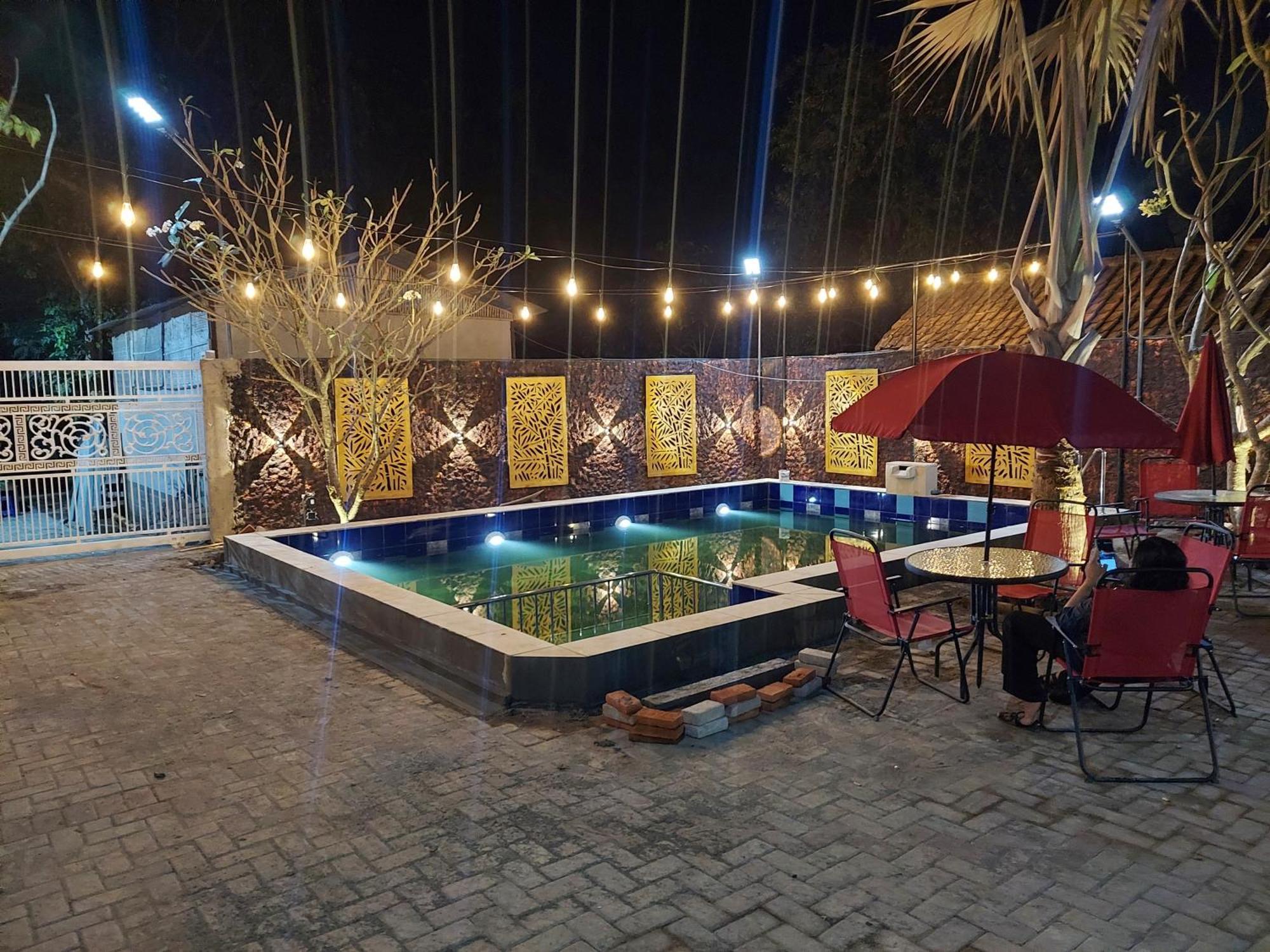 Urbanview Hotel Sakura Kampung Inggris Pare By Reddoorz Exterior foto
